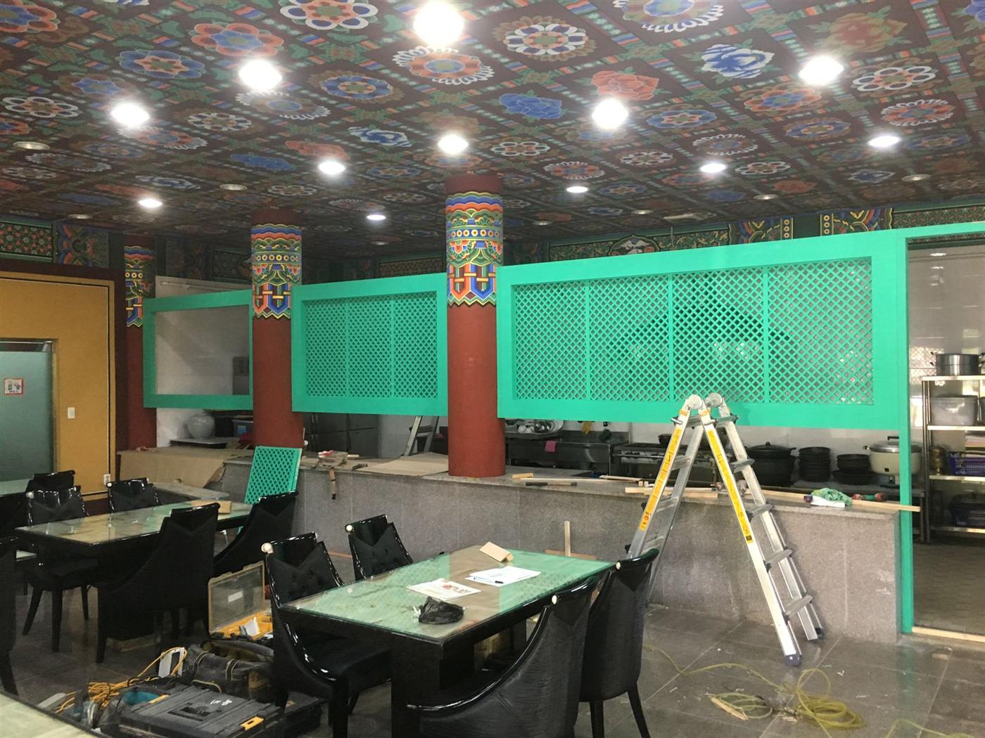사찰 공양간 격자 창