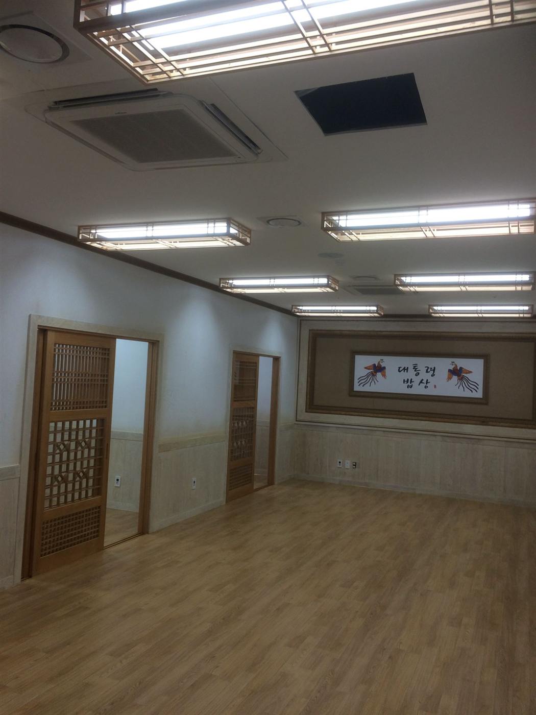 식당 홀 리모델링